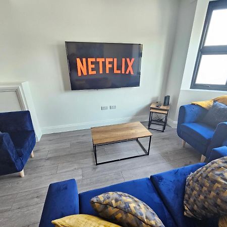 Spacious 4Br House, London, Sleeps 9, Parking Available Kültér fotó