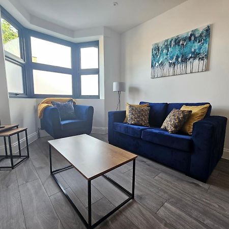 Spacious 4Br House, London, Sleeps 9, Parking Available Kültér fotó
