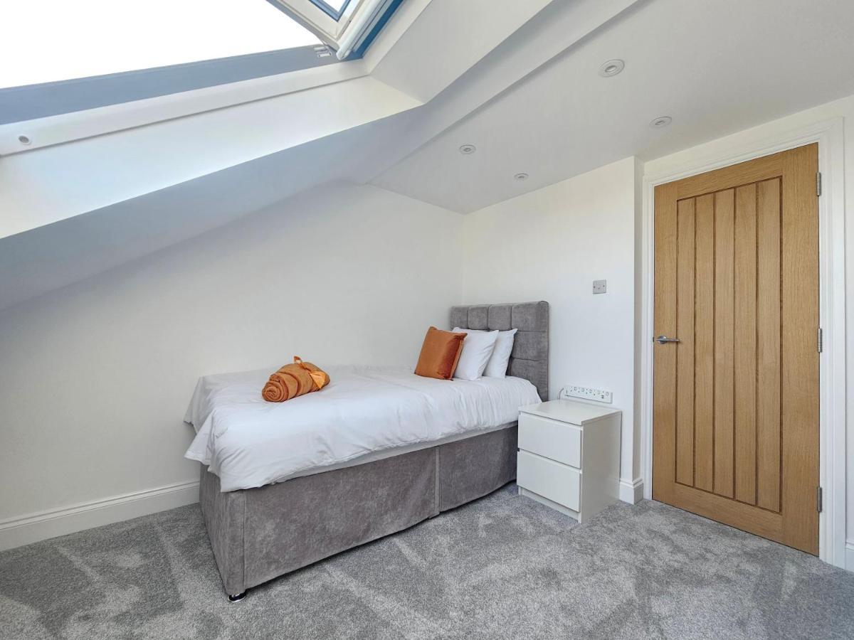 Spacious 4Br House, London, Sleeps 9, Parking Available Kültér fotó