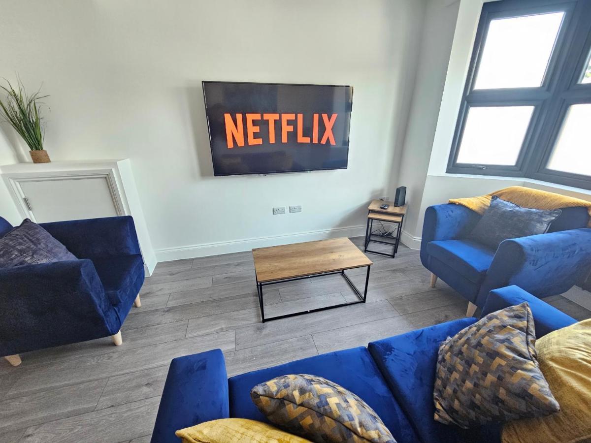 Spacious 4Br House, London, Sleeps 9, Parking Available Kültér fotó