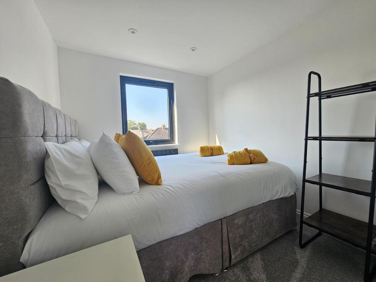 Spacious 4Br House, London, Sleeps 9, Parking Available Kültér fotó