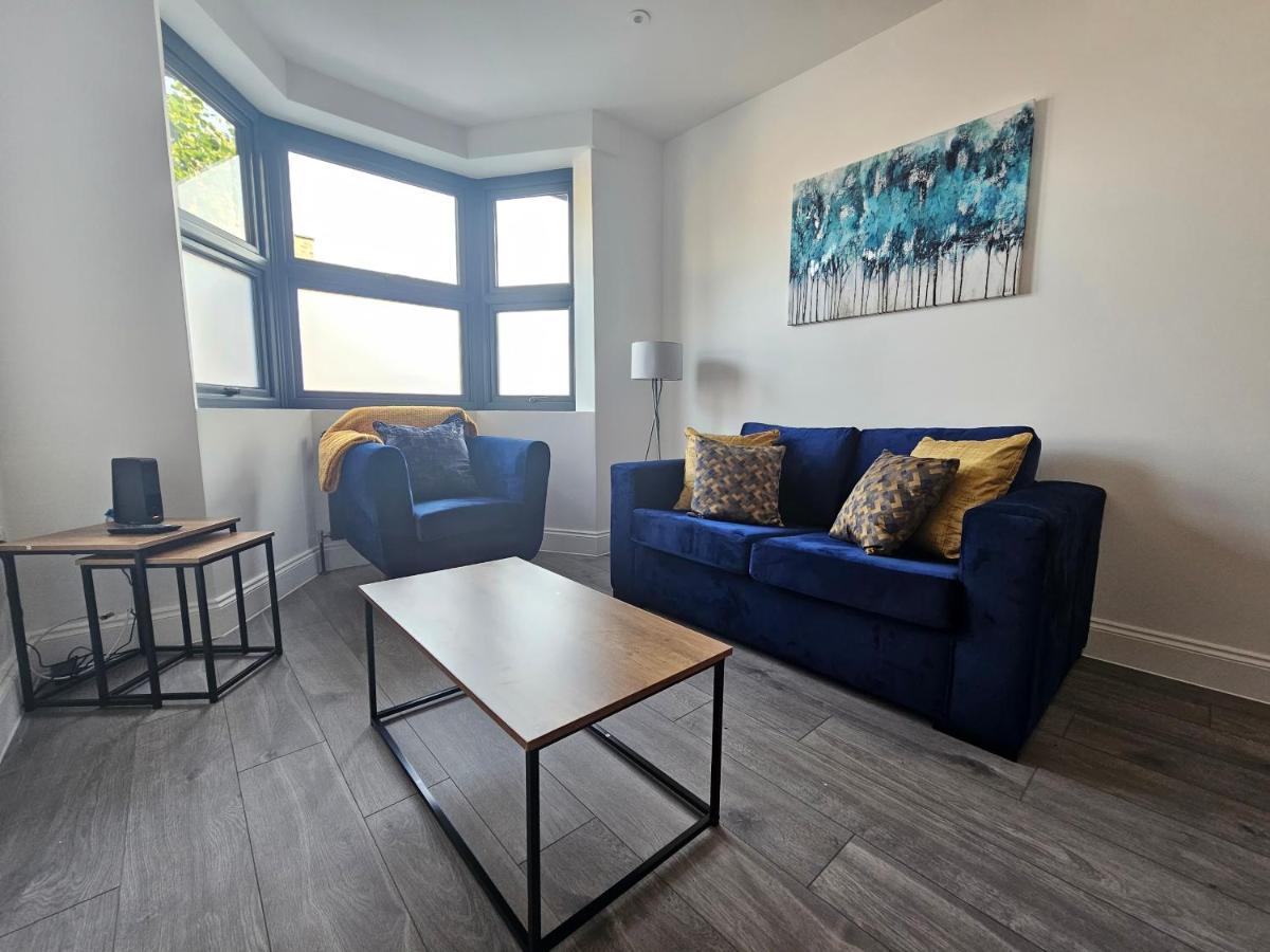 Spacious 4Br House, London, Sleeps 9, Parking Available Kültér fotó