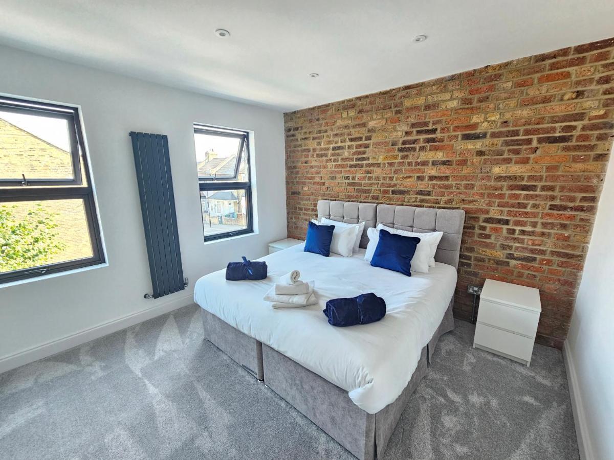 Spacious 4Br House, London, Sleeps 9, Parking Available Kültér fotó