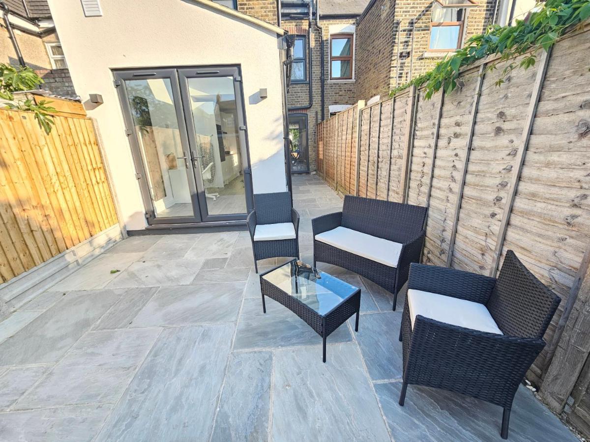 Spacious 4Br House, London, Sleeps 9, Parking Available Kültér fotó