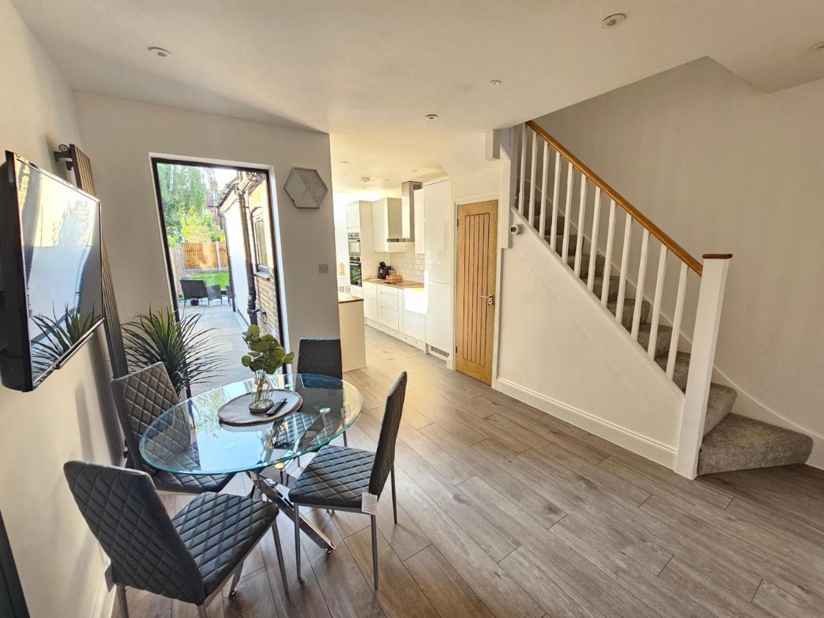 Spacious 4Br House, London, Sleeps 9, Parking Available Kültér fotó