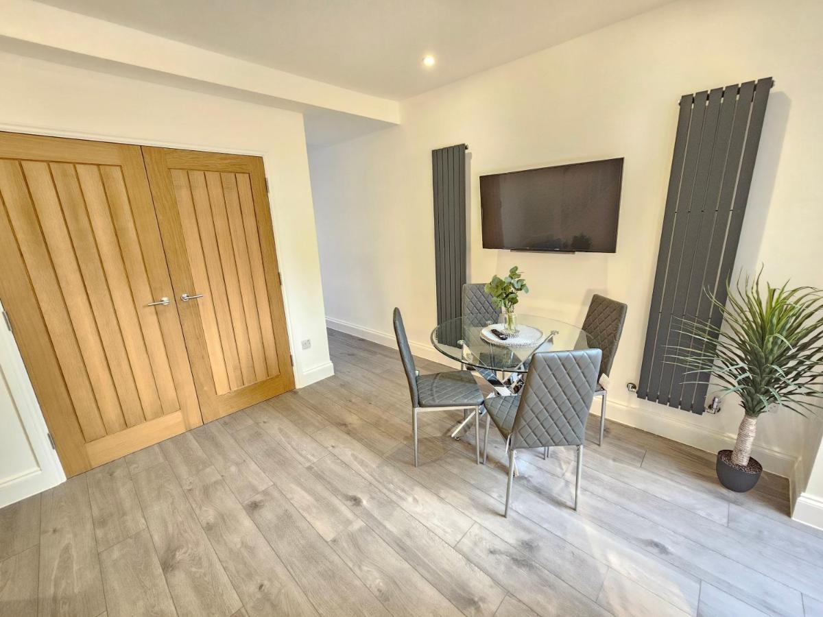 Spacious 4Br House, London, Sleeps 9, Parking Available Kültér fotó
